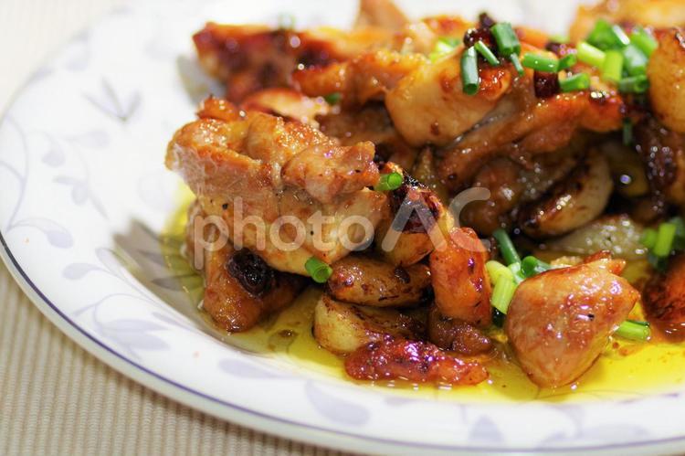 鶏モモ肉のピリ辛焼き 鶏モモ肉,ピリ辛,ソテーの写真素材