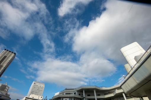 千里中央の秋空 千里中央の秋空 秋空,秋晴れ,千里中央の写真素材
