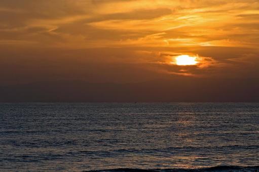 夕暮れ時の湘南の海 夕暮れ時の湘南の海の写真