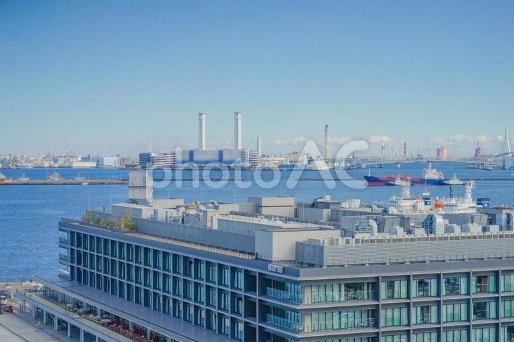 海辺の白い建物 海,船,港の写真素材