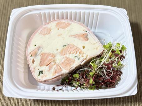 フレンチ惣菜（サーモンのテリーヌ） 前菜,テリーヌ,テイクアウトの写真素材