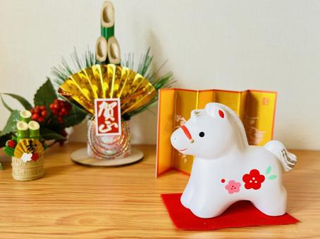 午の置物と門松飾り 午,年賀状,2026年の写真素材