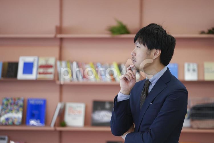 オレンジのオフィスとビジネスマン 男性,ビジネス,ビジネスマンの写真素材