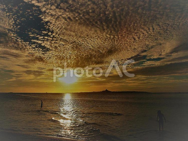 沖縄の海　夕景 サンセット,サンセットビーチ,ビーチの写真素材