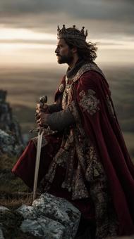 剣を手に雄大な景色を見下ろす威厳ある王 剣を手に雄大な景色を見下ろす威厳ある王の写真