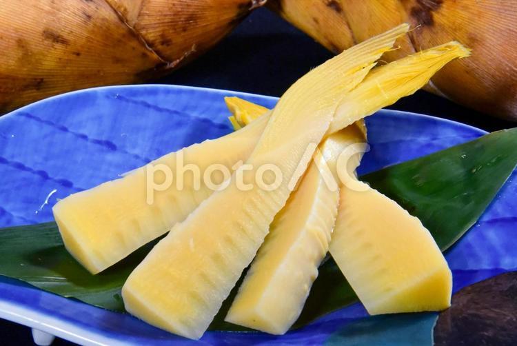春の味覚　採れたてのみずみずしい筍 筍,野菜,食材の写真素材