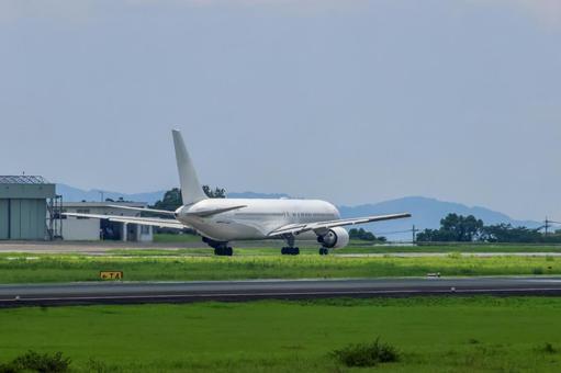 陽ざしの誘導路 陽ざしの誘導路 飛行機,航空機,旅客機の写真素材