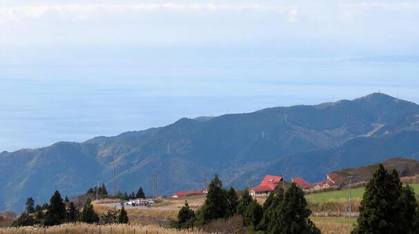西天城高原牧場の家と駿河湾 晩秋,海,初冬の写真素材