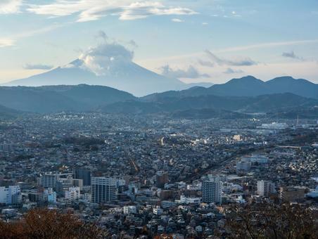 弘法山からの秦野市街と富士山 弘法山からの秦野市街と富士山の写真