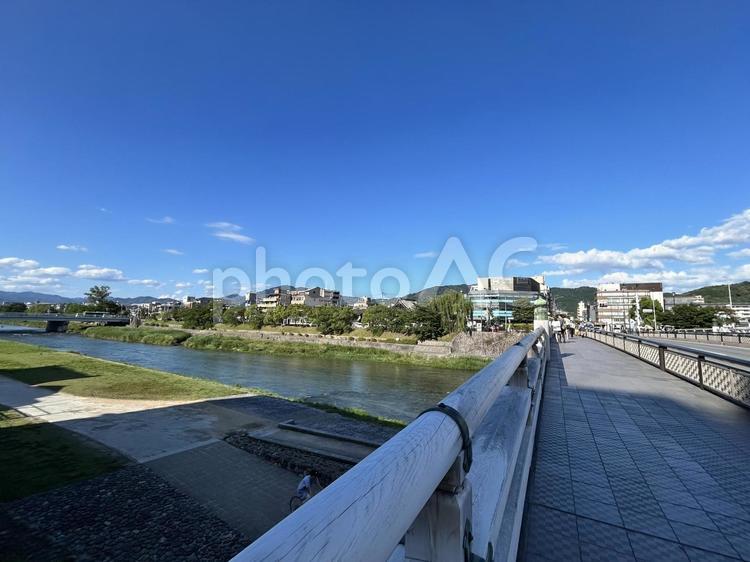 京都・三条大橋から見た鴨川 四条,河原町,橋の写真素材