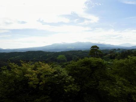 二本松城から望む安達太良山 二本松城から望む安達太良山の写真