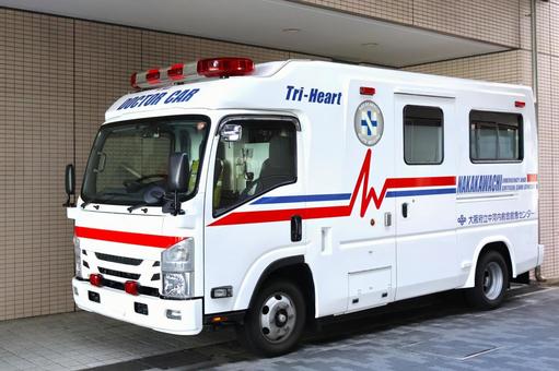 病院に停まっているドクターカー　救急車 ドクターカー,救急車,病院の写真素材