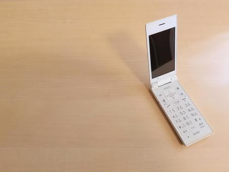 懐かしの折りたたみ携帯電話 懐かしの折りたたみ携帯電話 携帯電話,ガラケー,折りたたみケータイの写真素材