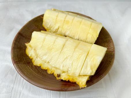 食べ頃の完熟パインを食べやすくカット(横 食べ頃の完熟パインを食べやすくカット(横 パイナップル,果物,南国の写真素材