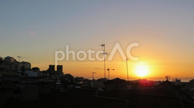 夕闇に沈む街 夕焼け,夕暮れ,夕日の写真素材