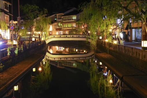 兵庫県にある城崎温泉の夜景 城崎温泉,温泉街,夜景の写真素材