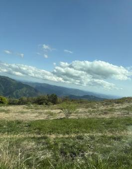 山頂からの青空と草原 山頂からの青空と草原 高原,山,山頂の写真素材