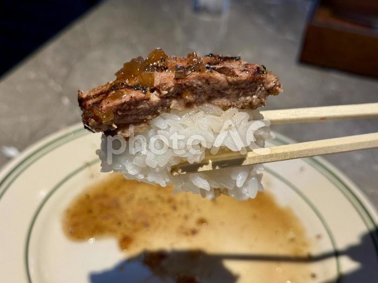 ステーキを使った肉寿司 肉寿司,ステーキ丼,ステーキ寿司の写真素材