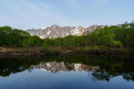 250515秋山郷天池と鳥甲山 秋山郷,長野県,栄村の写真素材