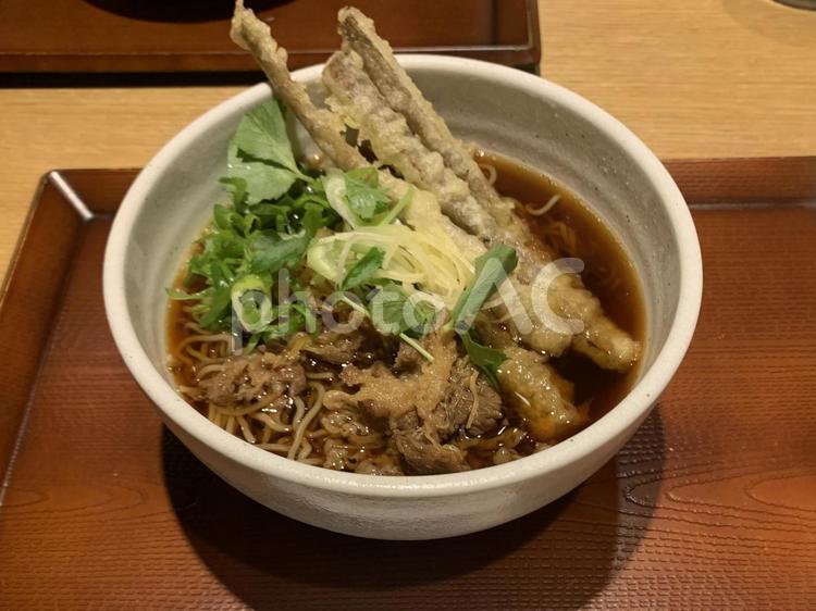 ごぼう天ぷら　肉そば(関東風そば)) そば,和食,東京の写真素材