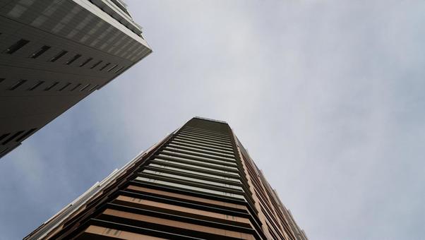 都会のビルとマンション 都会のビルとマンションの写真