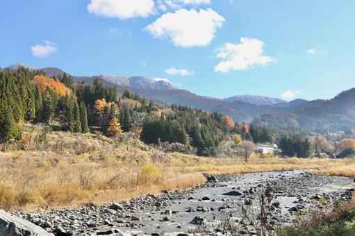 姫川　新潟　雪山 背景,姫川,風景の写真素材