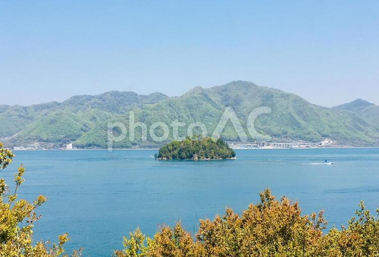 海と小さい島 水域,海,旅の写真素材