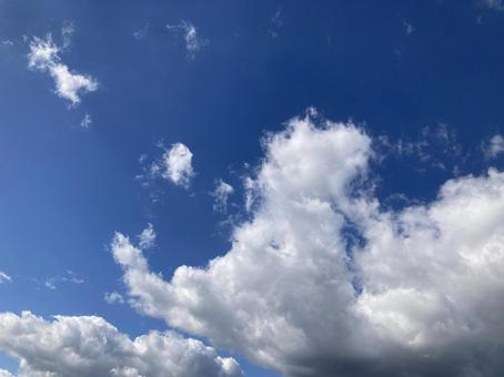 青空と白い雲の写真
