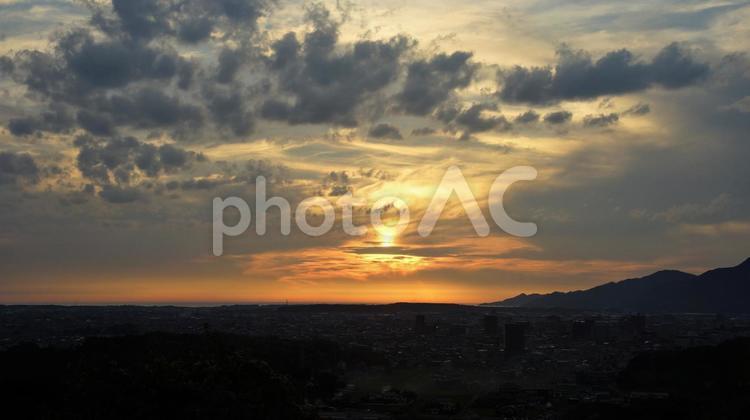 梅雨明け直前の夕焼。 自然,風景,梅雨の写真素材