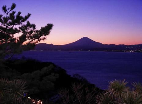 暮れゆく空と富士山 暮れゆく空と富士山の写真