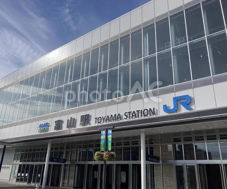 JR富山駅の外観風景 富山駅,外観,新幹線の写真素材