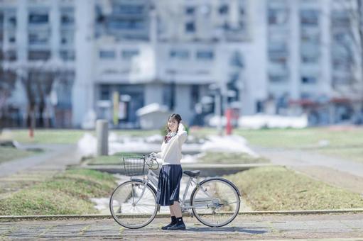 学生と自転車 学生と自転車 ストレッチ,運動,健康の写真素材