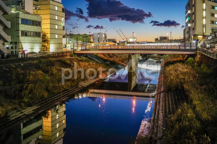 夕暮れの運河 ビル,橋,川の写真素材