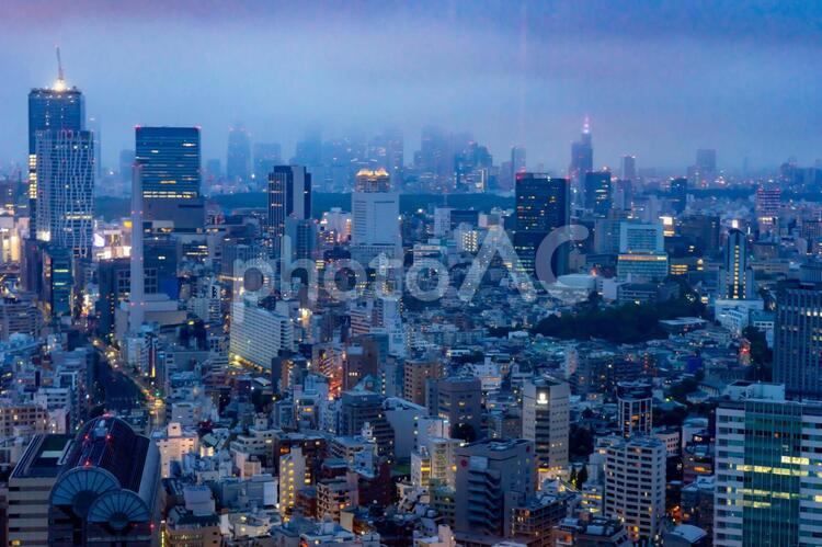 恵比寿ガーデンプレイスからの夜景　雨 恵比寿ガーデンプレイス,東京,恵比寿の写真素材