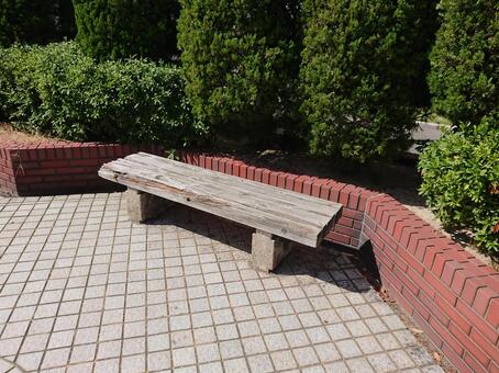 公園のベンチ 公園のベンチの写真