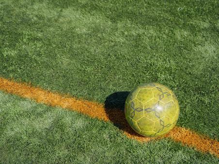 サッカー　キックオフ　試合開始　芝 コピースペース,サッカー場,人工芝の写真素材