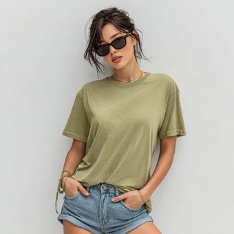 カジュアルな夏のファッション カジュアルな夏のファッションの写真