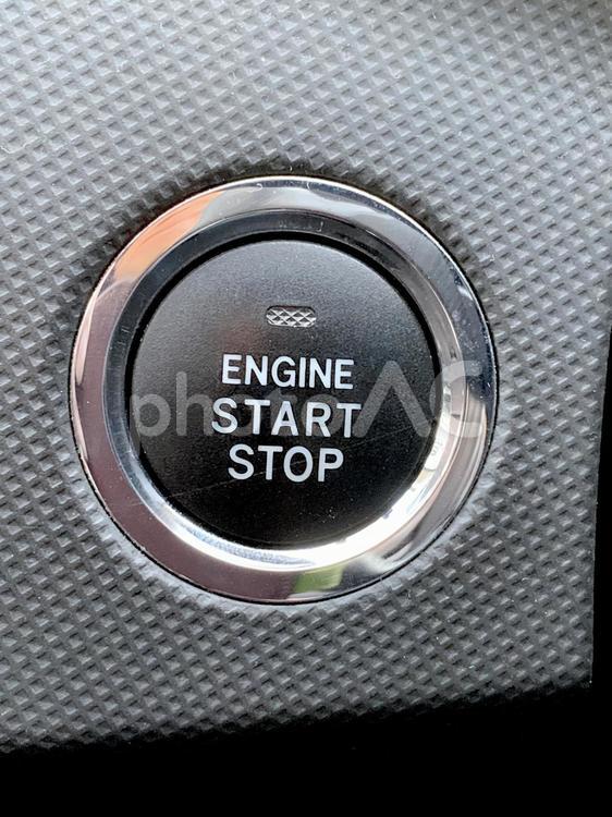 エンジンスタートスイッチ    Engine state switch 制御装置,自動車,設備の写真素材
