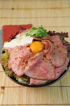 ローストビーフ丼 ローストビーフ丼の写真