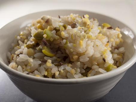 豆ごはんの素 きび 打ち豆 豆ごはんの素 きび 打ち豆の写真