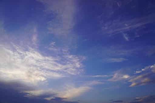 夕方の空の風景 夕方の空の風景の写真