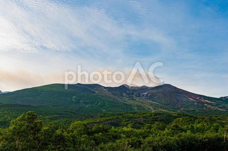 美瑛　十勝岳展望台の風景 美瑛,美瑛町,青い池の写真素材