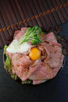 ローストビーフ丼 ローストビーフ丼の写真