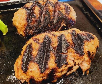 鉄板 焼きハンバーグ 鉄板 焼きハンバーグ ハンバーグ,トマトソース,デミグラスソースの写真素材