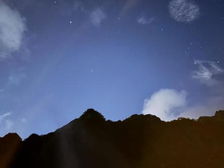 涸沢ヒュッテからの夜空 涸沢ヒュッテからの夜空 涸沢ヒュッテ,星空,秋の写真素材