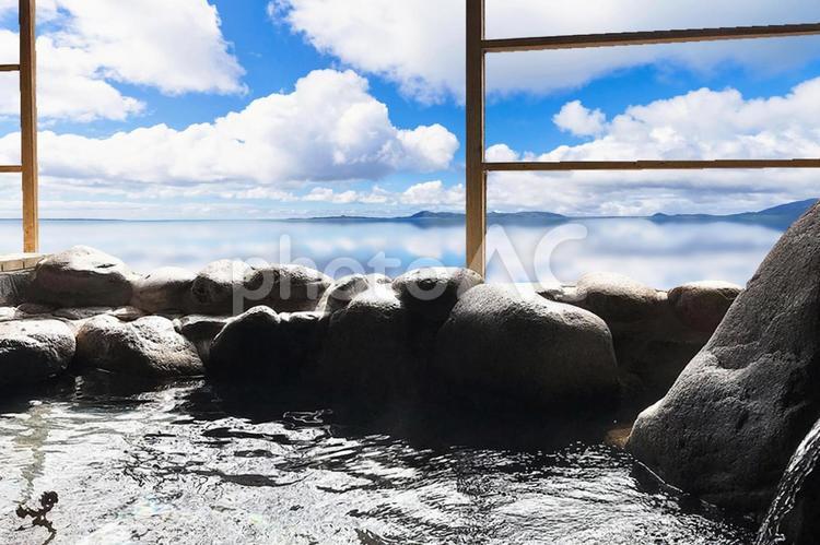 海と温泉のイメージ 温泉,露天風呂,旅の写真素材