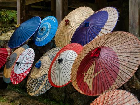 室生寺の境内 和傘,傘,かさの写真素材