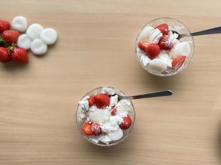 Photo, white dotted dumpling, white jade, strawberry, 