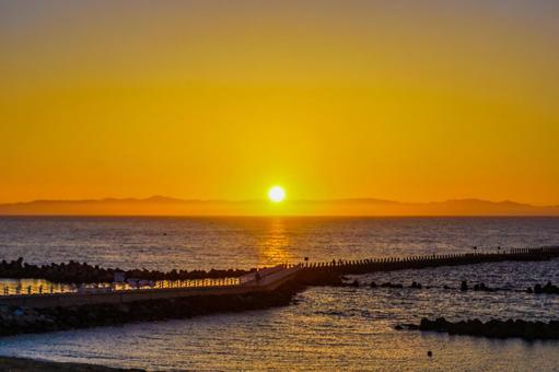 新潟港の日没 新潟港,日没,夕日の写真素材