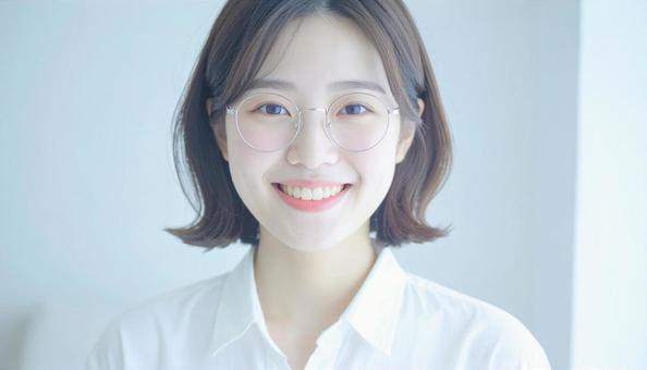 清潔感のあるカメラ目線の女性の写真